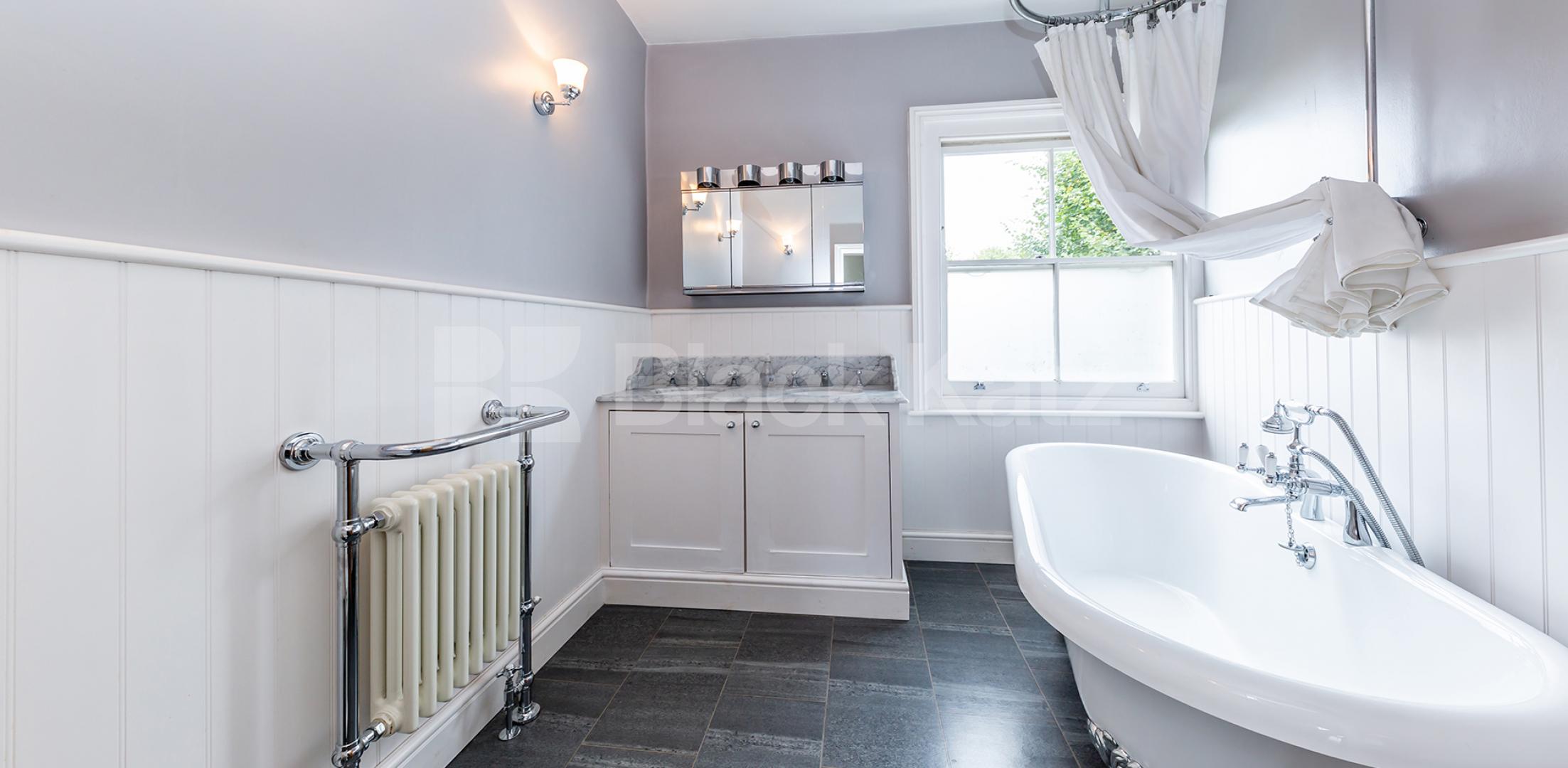 Stunning family home over 4 floors refurbished to a high standard. Hartham Road, Caledonian Road